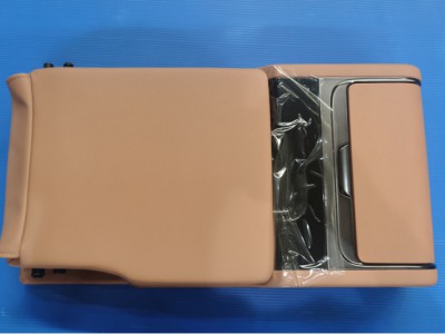 比亚迪宋L内部头枕扶手图5