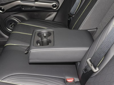 比亚迪元PLUS内部扶手图4