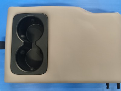 比亚迪元PLUS内部扶手图6