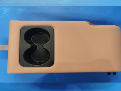 比亚迪海豹内部头枕扶手图4