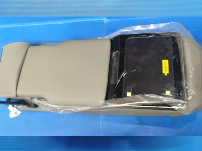 腾势N7内部扶手及头枕图5