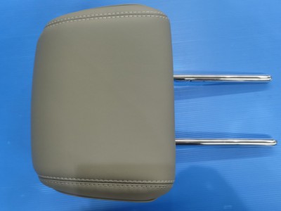 腾势N7内部扶手及头枕图7