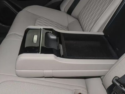 比亚迪汉靠枕与扶手图4